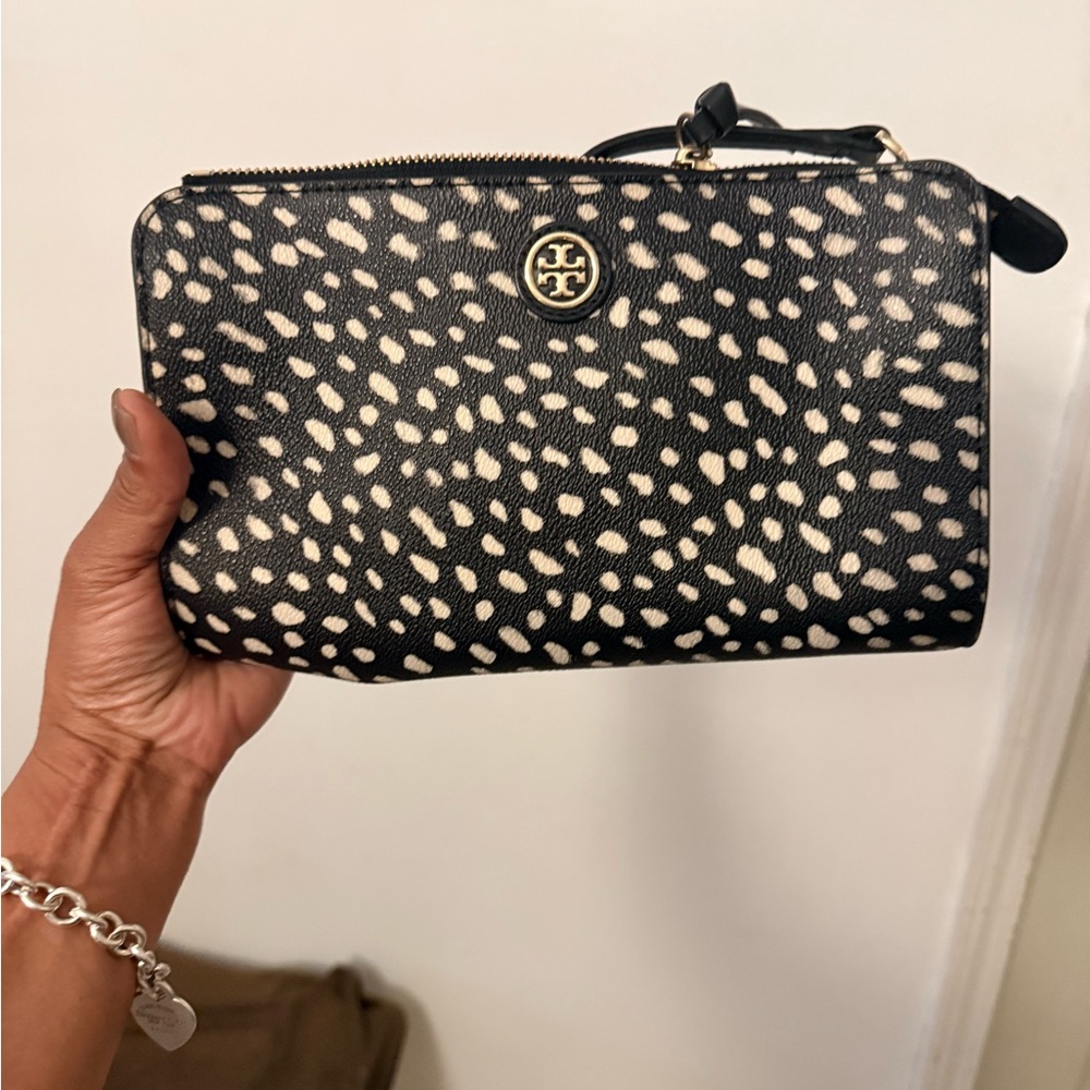 Tory Burch Black & White Printed Zip crossbody
